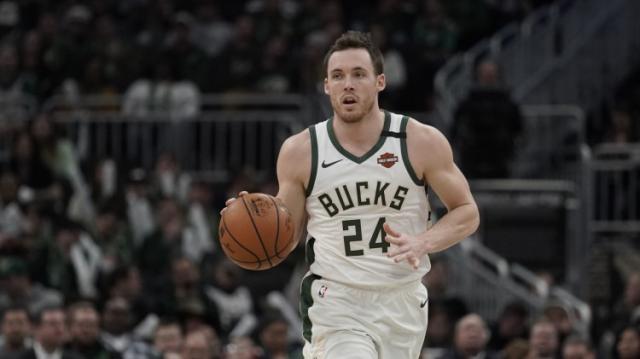 1626608933202063666.jpg leyu公司-康诺顿波蒂斯关键贡献 阵容深度雄鹿逐渐占上风