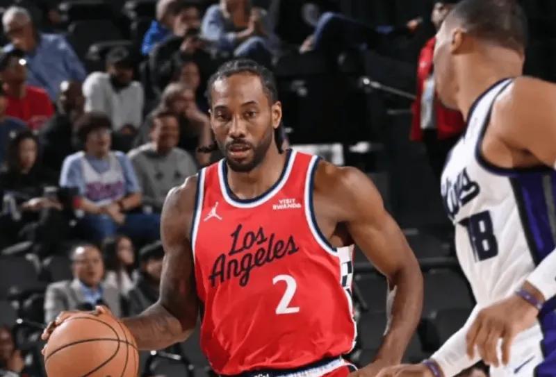 leyu-伦纳德伤情官宣！诊断左脚踝扭伤，伤停时间未知，幸好不是大伤！